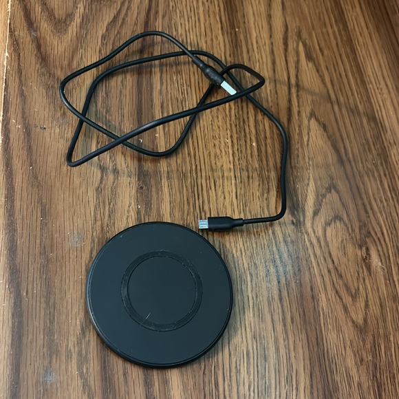 NWOT ONN Wireless Phone Charger 2 pc Circle & Cord Model No. ONB18WI701 DC 5V/2A - Picture 12 of 16